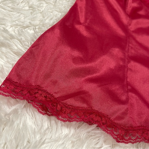 ✨Pink Cami✨ sexy and elegant night lace cami with V-neckline / adjustable straps - Picture 7 of 9